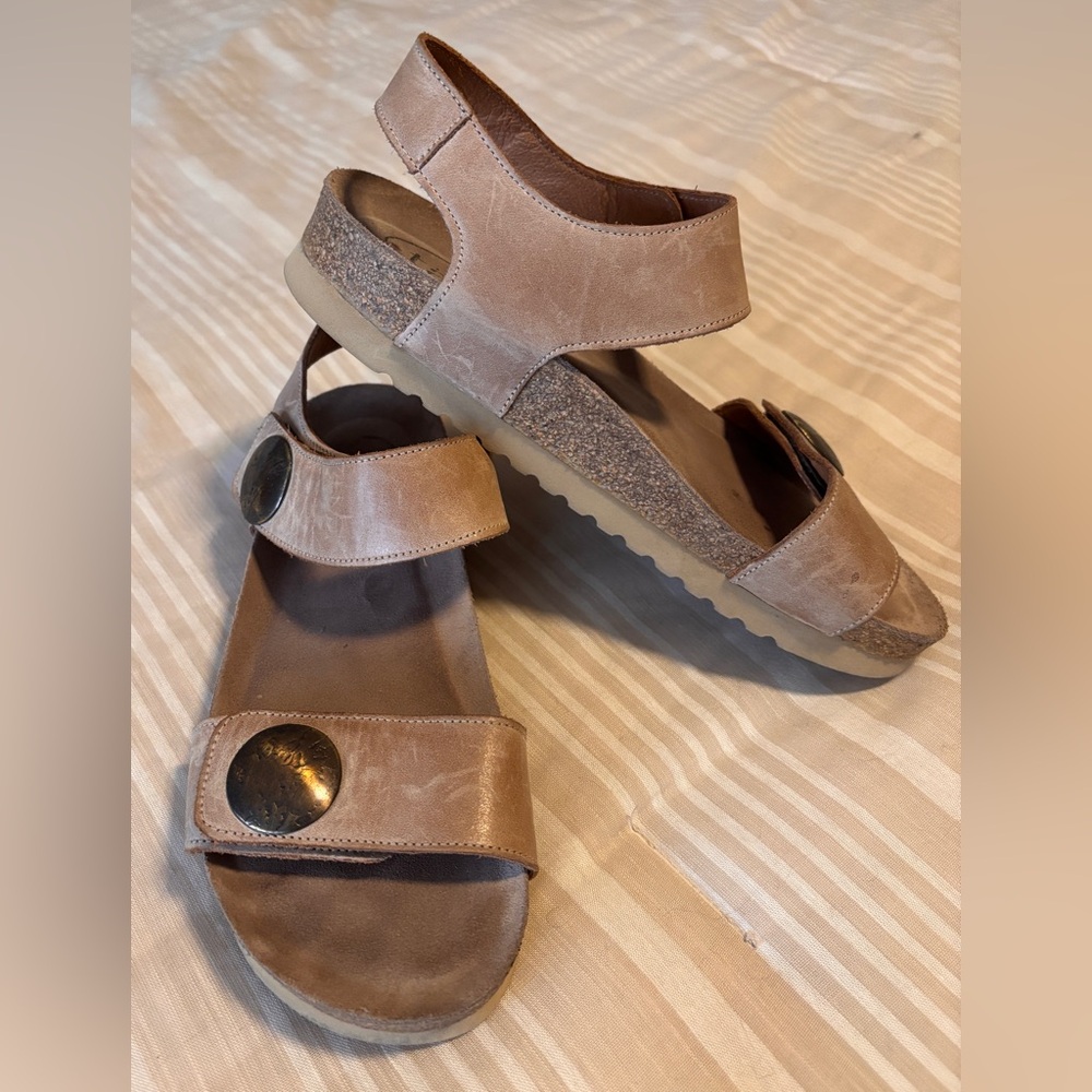 Taos Beige/Tan Sandals